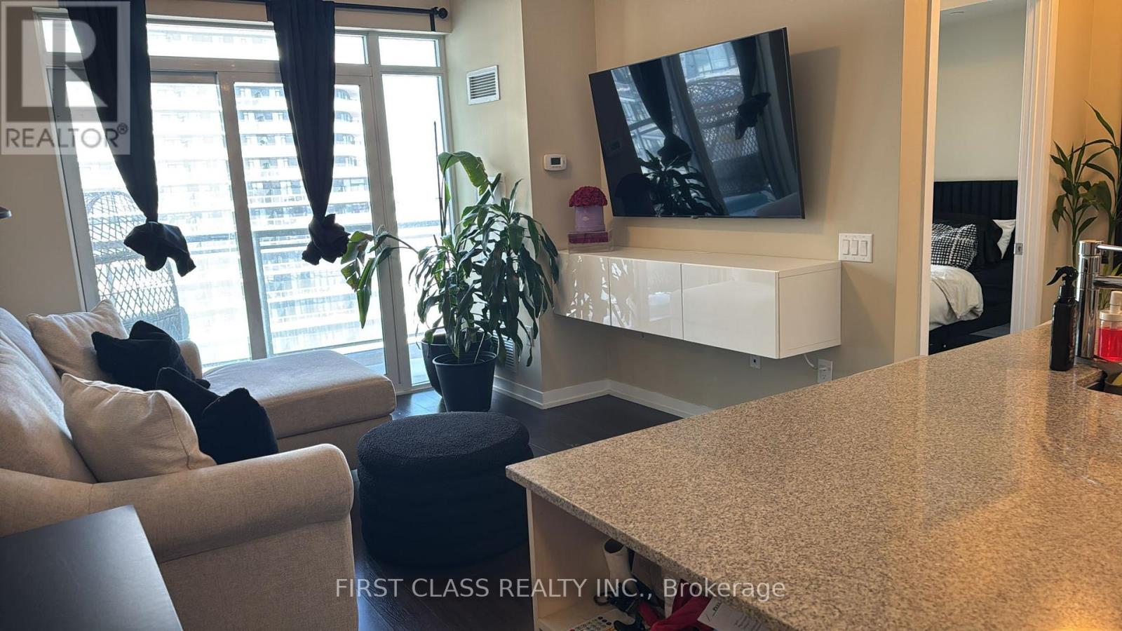 1112 - 2560 Eglinton Avenue W, Mississauga, Ontario  L5M 5R1 - Photo 2 - W12768046