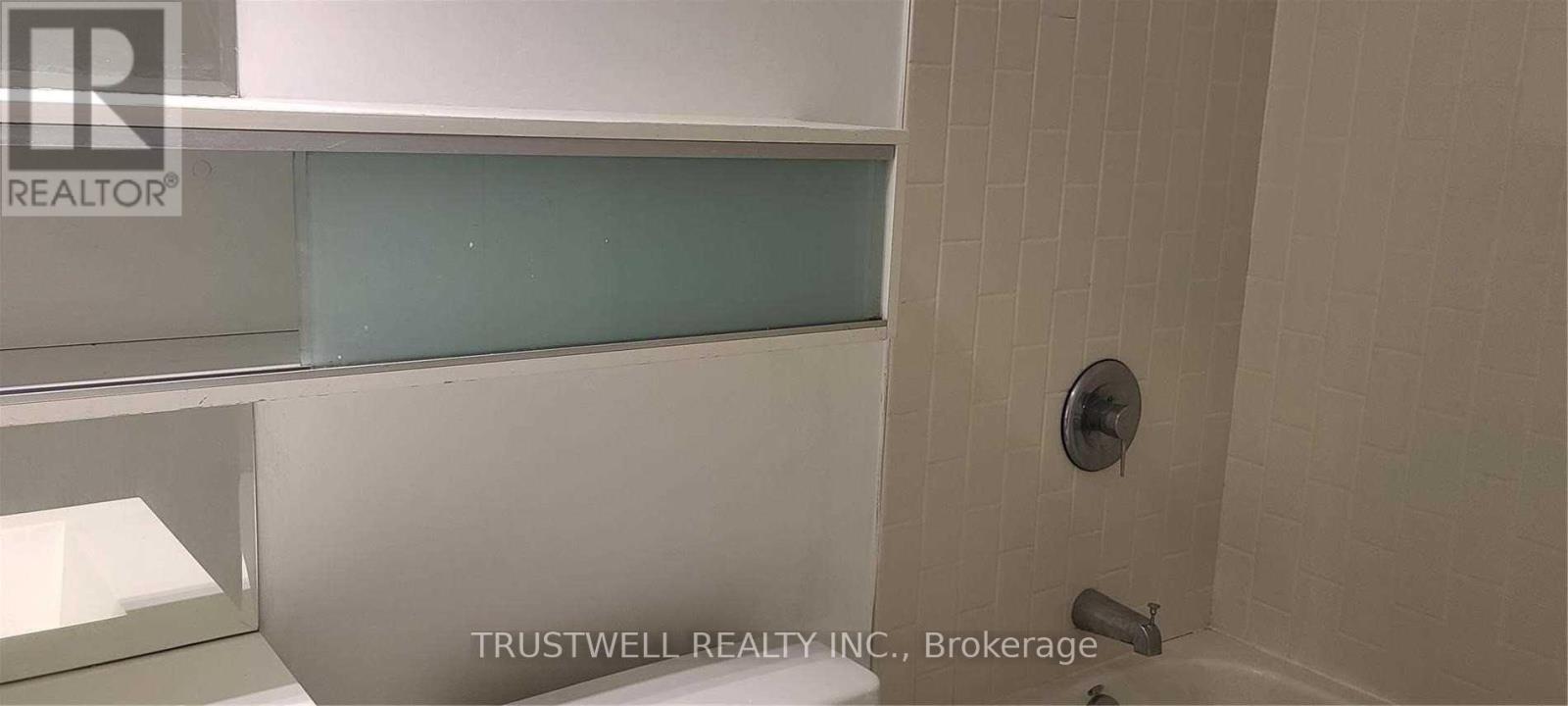 1151 - 111 Elizabeth Street, Toronto (Bay Street Corridor), Ontario  M5G 1P7 - Photo 7 - C12768058