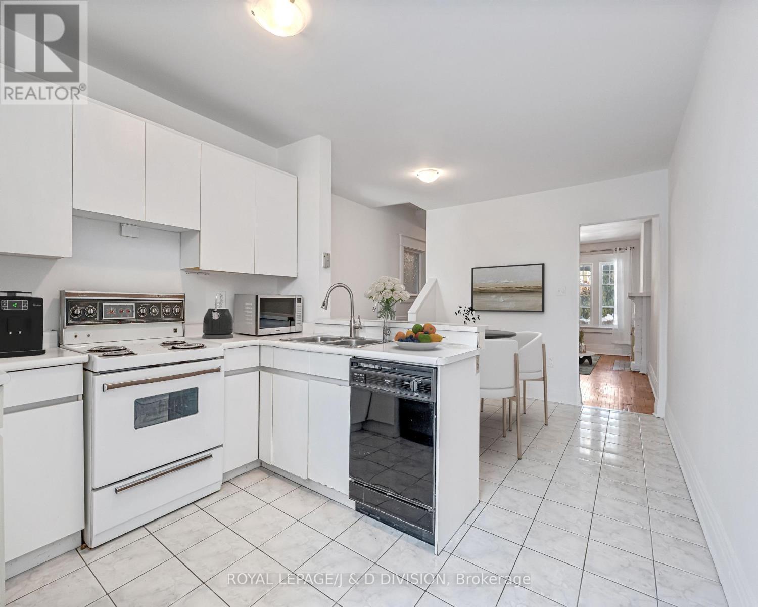 174 Arlington Avenue, Toronto, Ontario  M6C 2Z2 - Photo 12 - C12768112