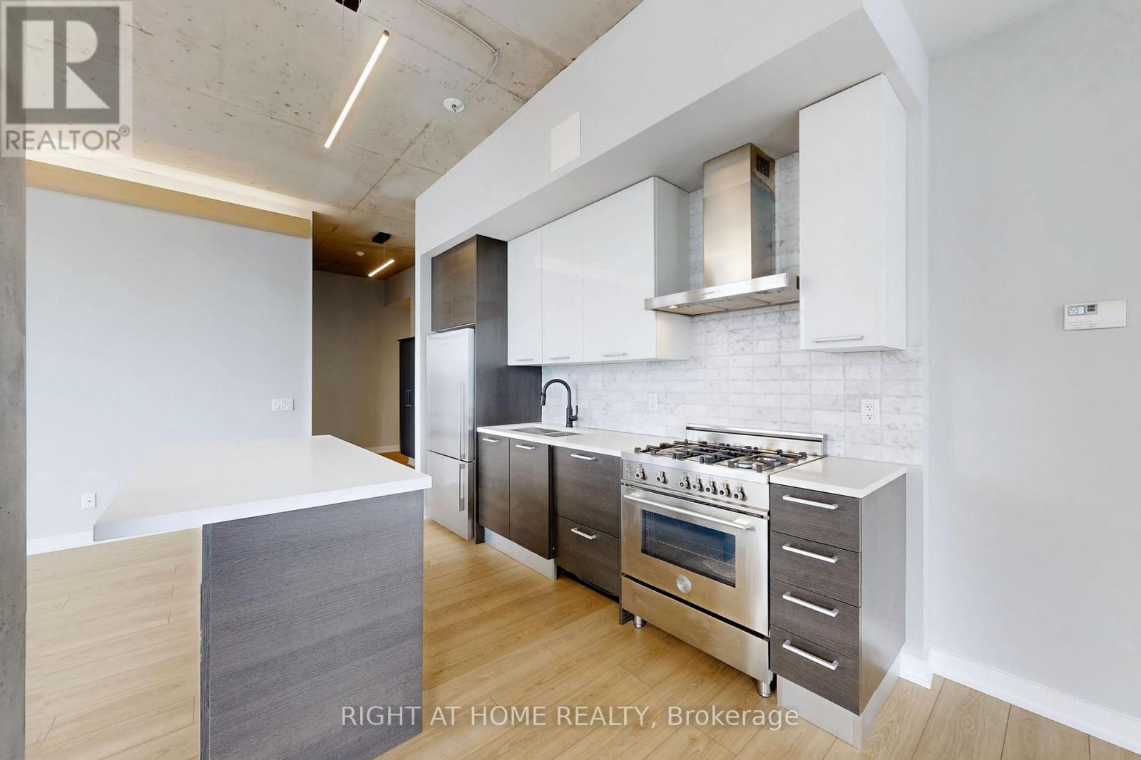 726 - 90 Broadview Avenue, Toronto (South Riverdale), Ontario  M4M 0A7 - Photo 3 - E12768098