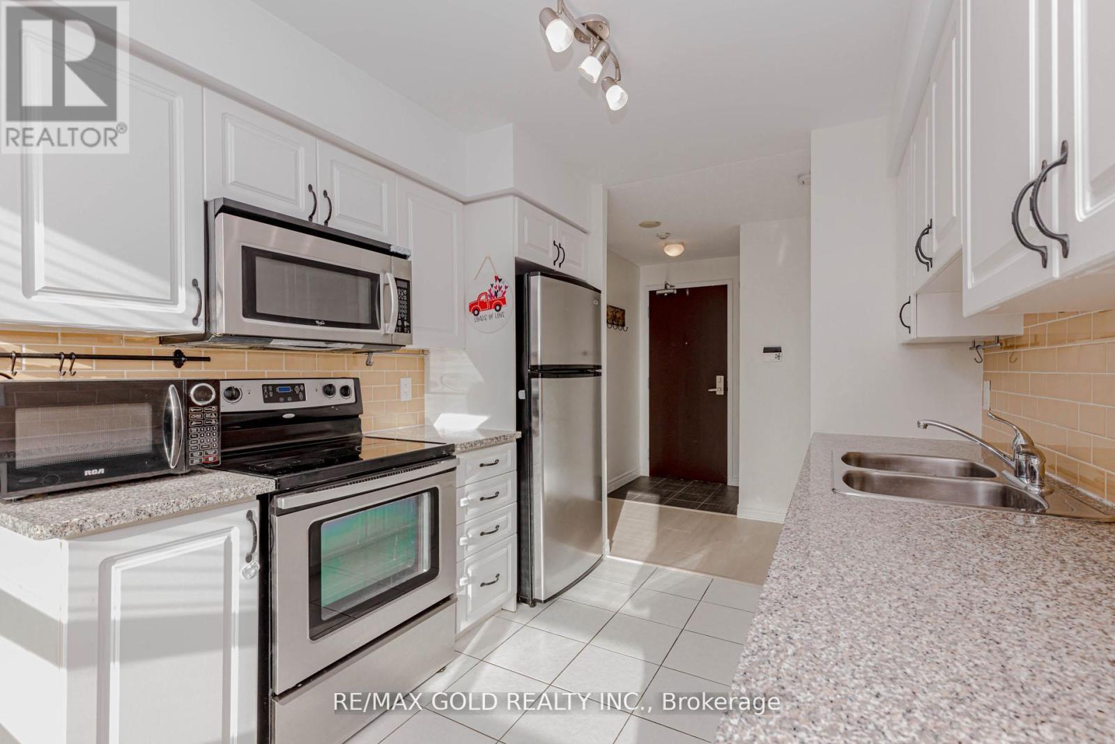 1507 - 208 Enfield Place, Mississauga, Ontario  L5B 0B8 - Photo 16 - W12768072