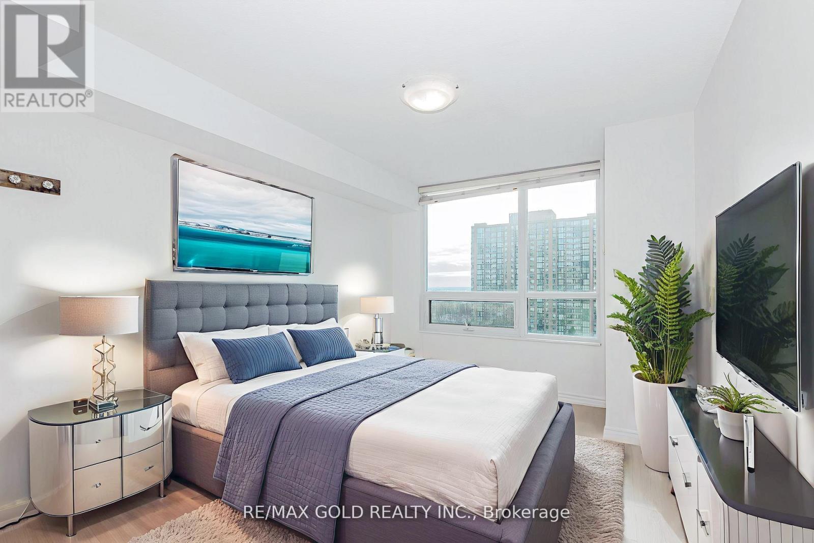 1507 - 208 Enfield Place, Mississauga, Ontario  L5B 0B8 - Photo 9 - W12768072