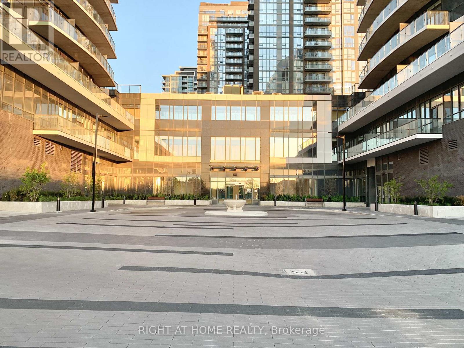 3117 - 35 Watergarden Drive, Mississauga (Hurontario), Ontario  L5R 0G8 - Photo 2 - W12768110