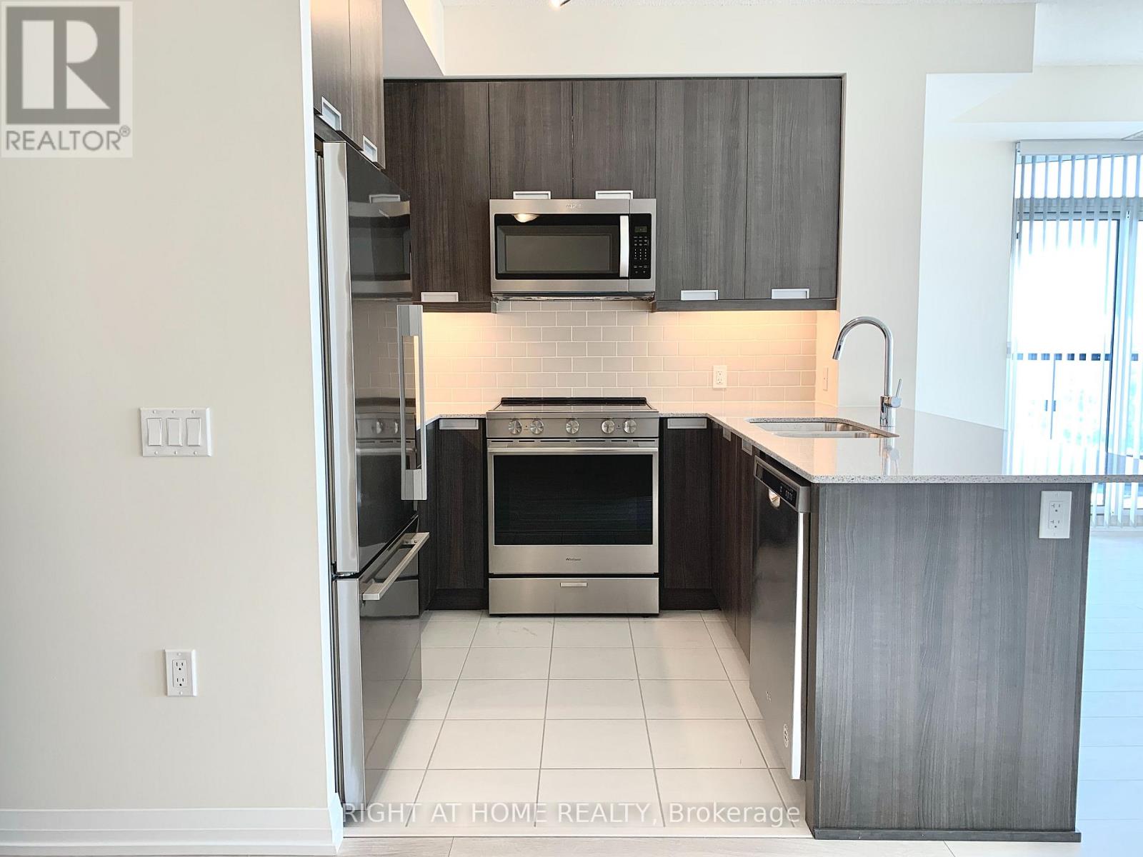 3117 - 35 Watergarden Drive, Mississauga (Hurontario), Ontario  L5R 0G8 - Photo 3 - W12768110