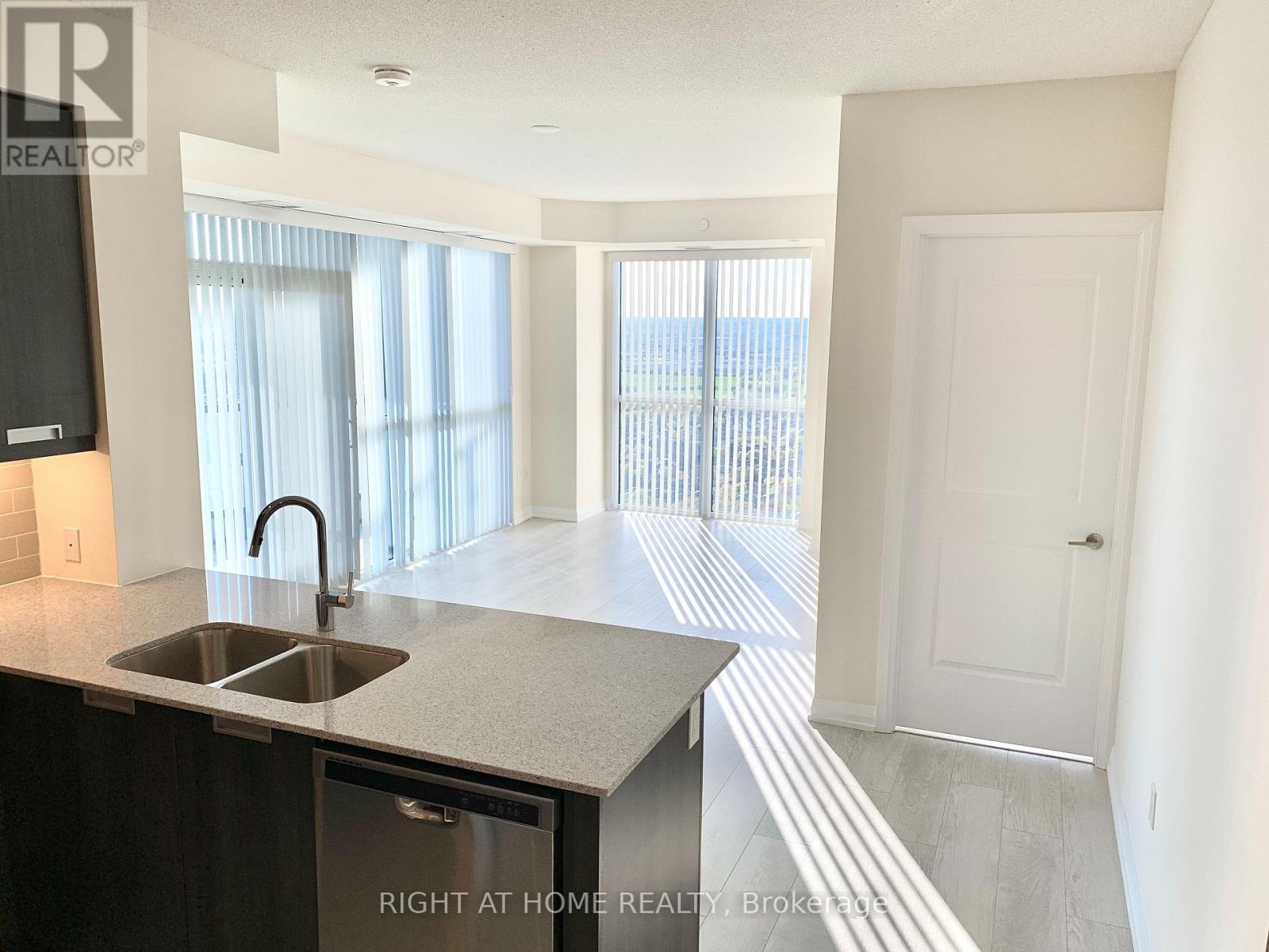 3117 - 35 Watergarden Drive, Mississauga (Hurontario), Ontario  L5R 0G8 - Photo 4 - W12768110