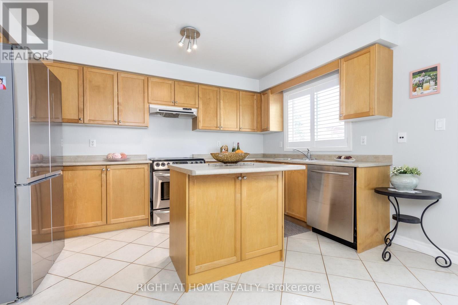 68 Rideau Drive, Richmond Hill, Ontario  L4B 4P3 - Photo 11 - N12767780