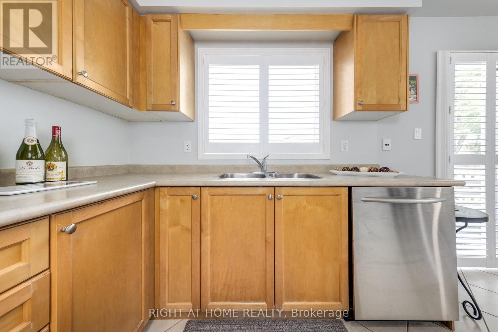 68 Rideau Drive, Richmond Hill, Ontario  L4B 4P3 - Photo 13 - N12767780