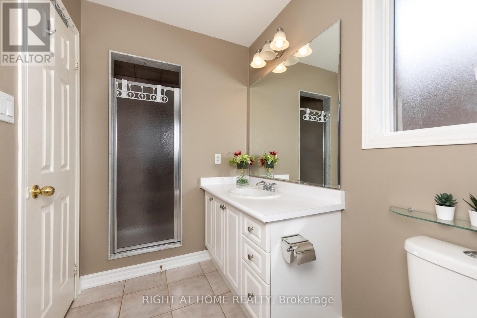 68 Rideau Drive, Richmond Hill, Ontario  L4B 4P3 - Photo 24 - N12767780