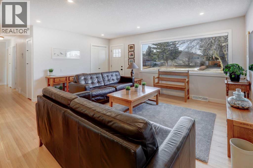 36 Glenview Drive Sw, Calgary, Alberta  T3E 4H5 - Photo 4 - A2281998