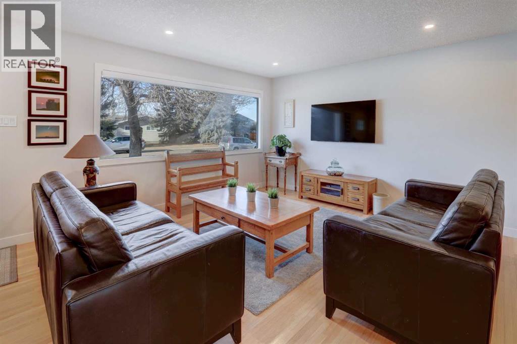 36 Glenview Drive Sw, Calgary, Alberta  T3E 4H5 - Photo 3 - A2281998