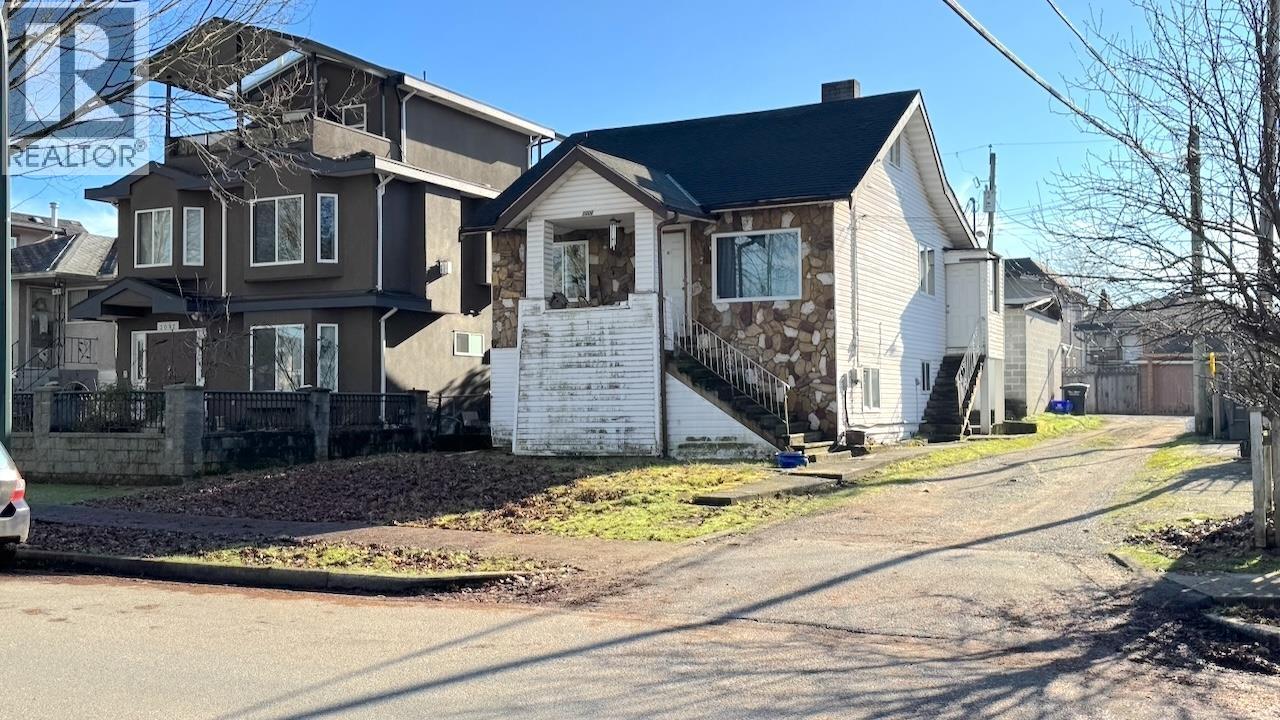 3006 E 25TH AVENUE, Vancouver, British Columbia