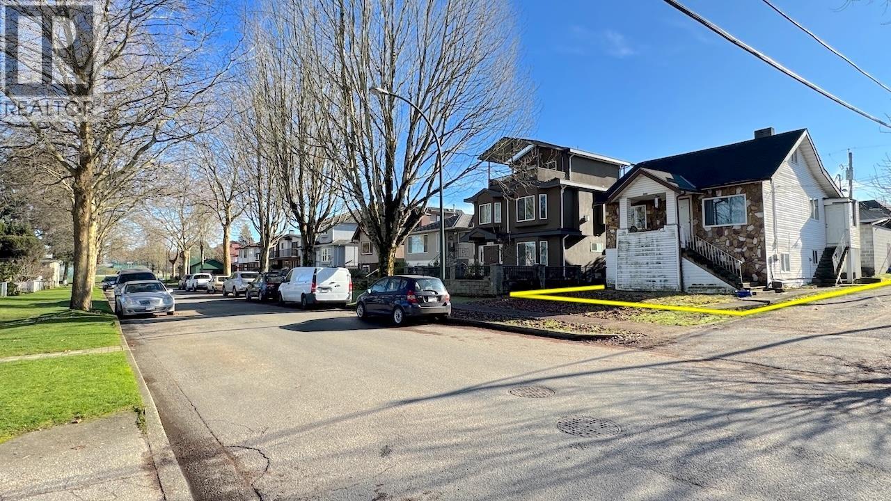 3006 E 25th Avenue, Vancouver, British Columbia  V5R 1J4 - Photo 2 - R3087610