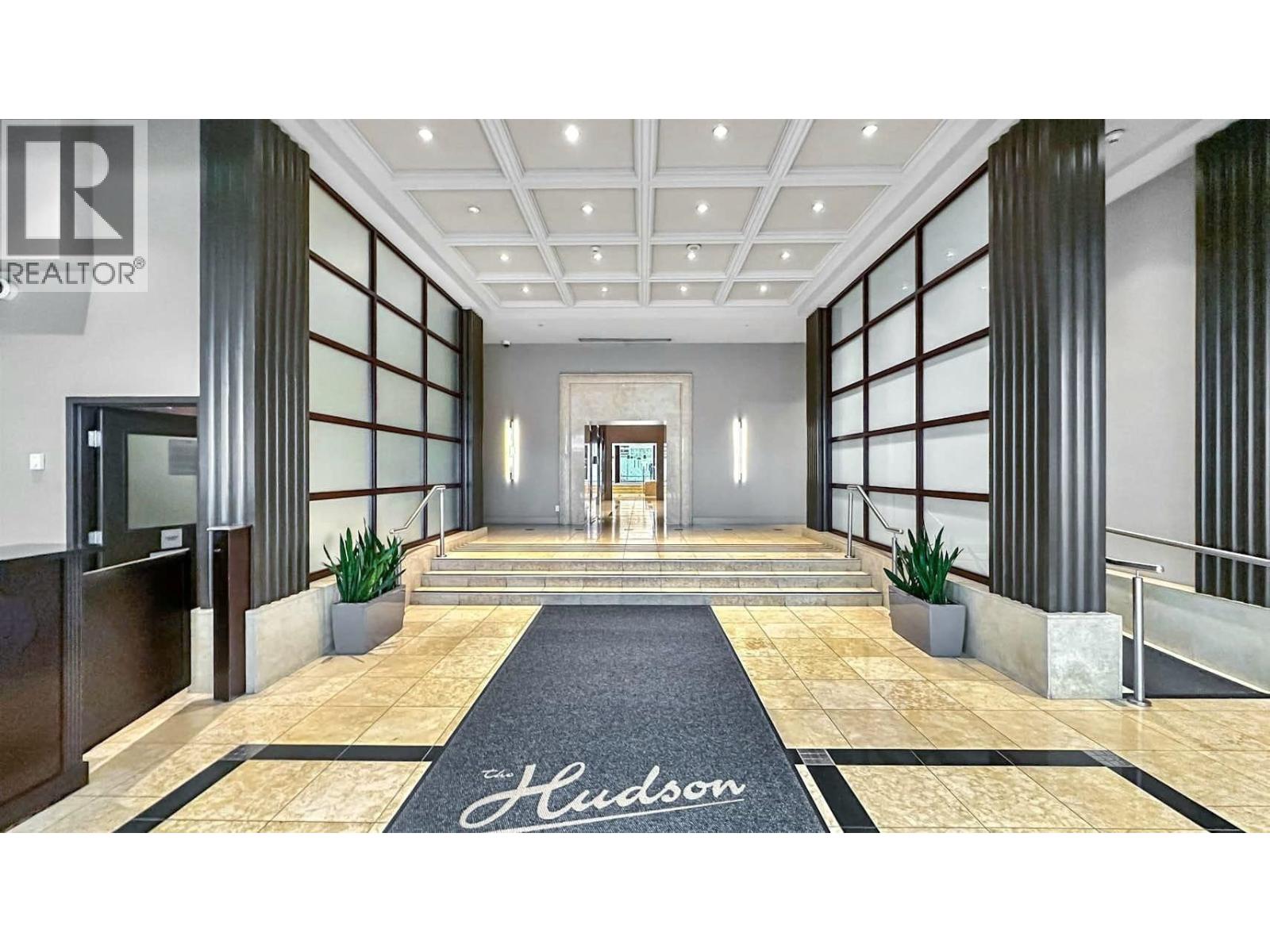 1712 610 Granville Street, Vancouver, British Columbia  V6C 3T3 - Photo 2 - R3087632