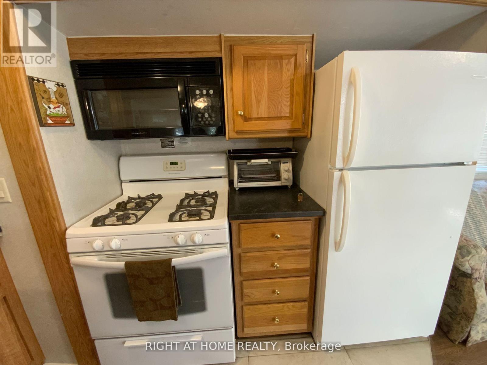 3 Woody Way Boulevard E, Georgina, Ontario  L0E 1N0 - Photo 10 - N12768120