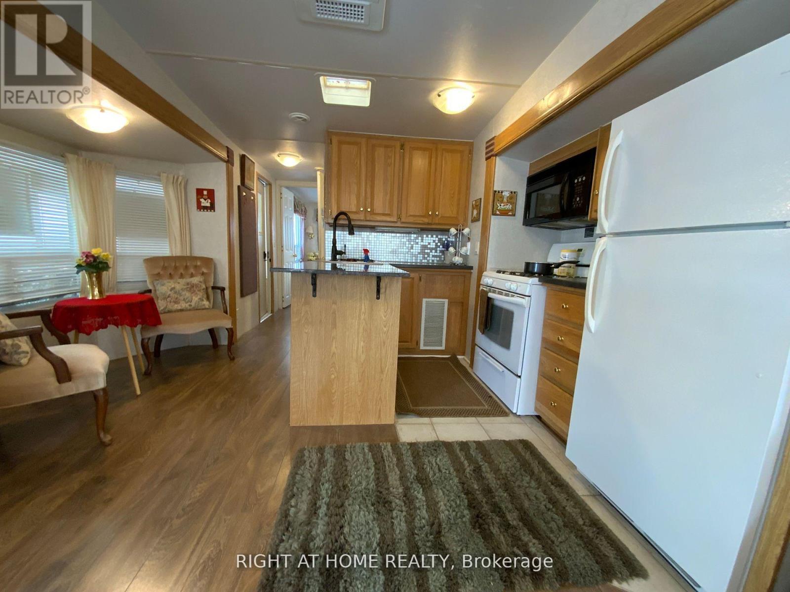 3 Woody Way Boulevard E, Georgina, Ontario  L0E 1N0 - Photo 11 - N12768120