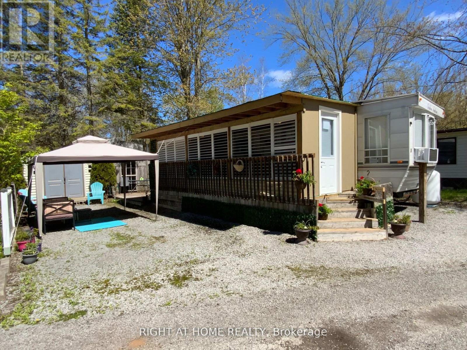 3 Woody Way Boulevard E, Georgina, Ontario  L0E 1N0 - Photo 2 - N12768120