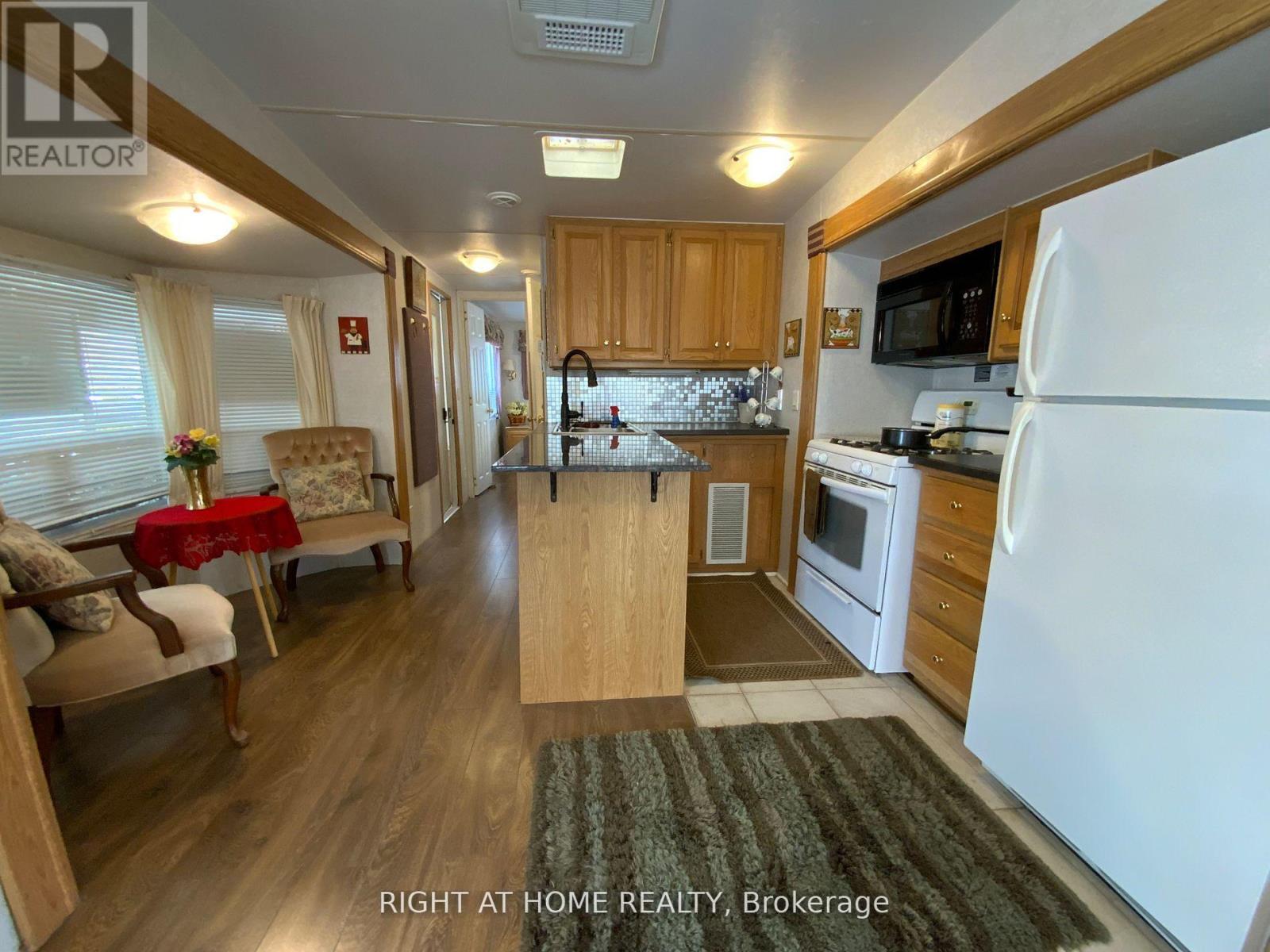 3 Woody Way Boulevard E, Georgina, Ontario  L0E 1N0 - Photo 9 - N12768120