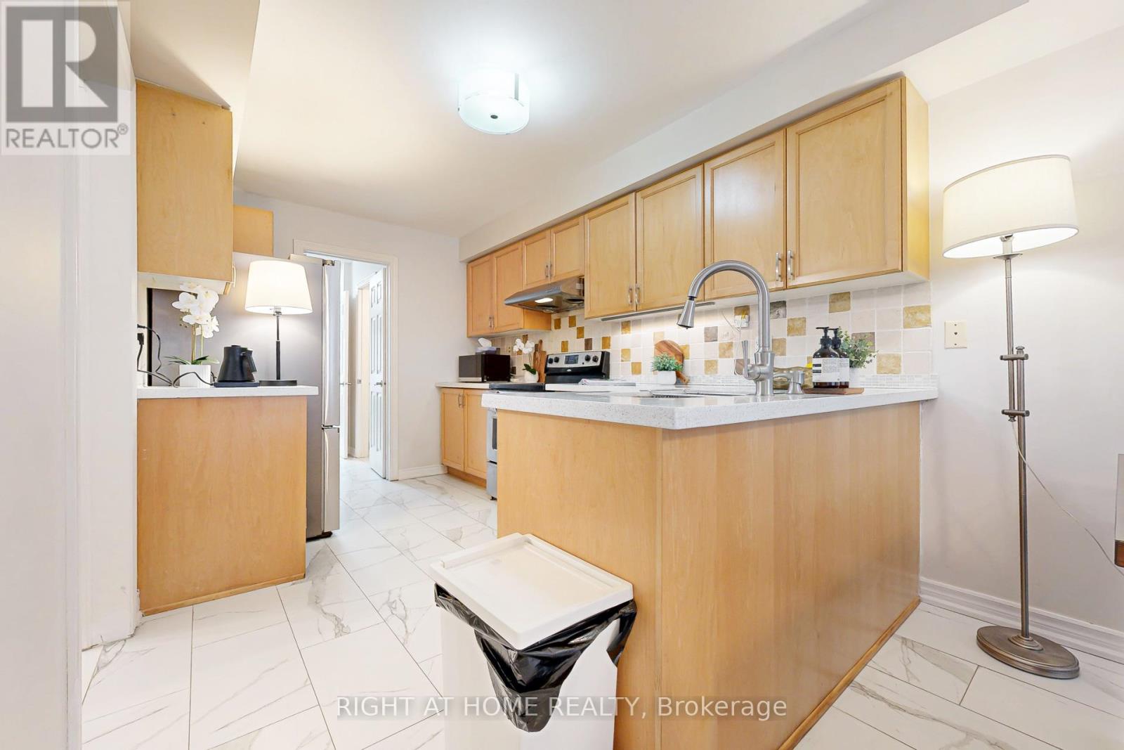 38 Rosanna Crescent, Vaughan, Ontario  L6A 2T3 - Photo 12 - N12768130