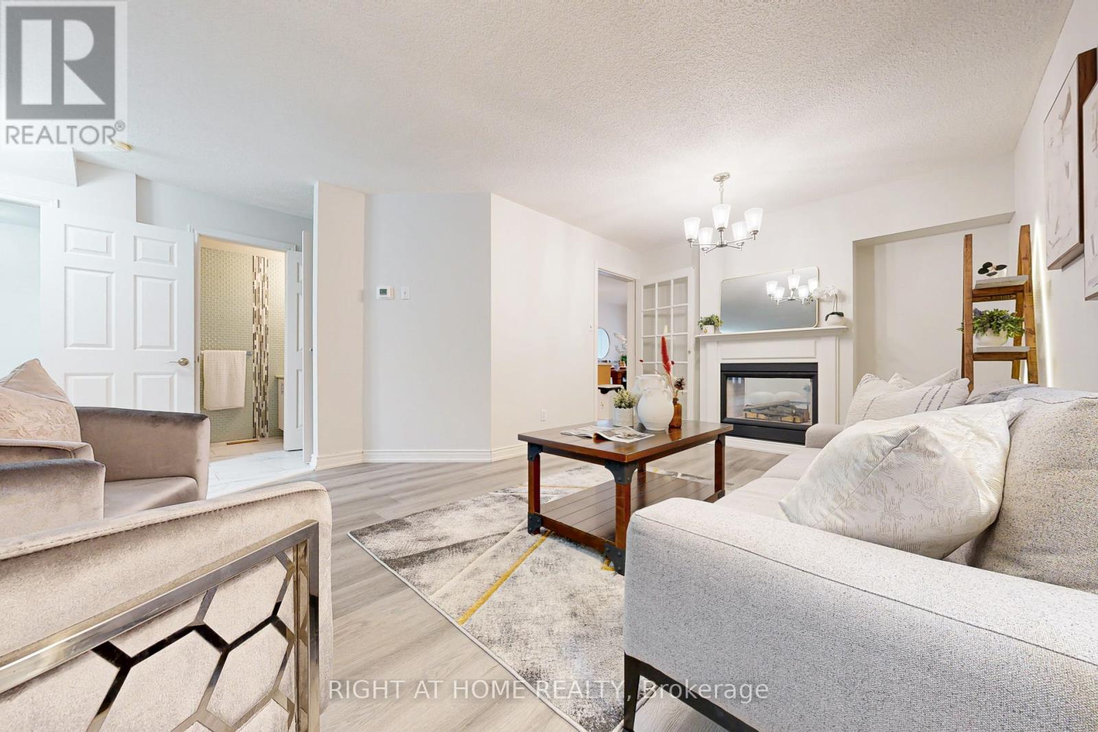 38 Rosanna Crescent, Vaughan, Ontario  L6A 2T3 - Photo 4 - N12768130