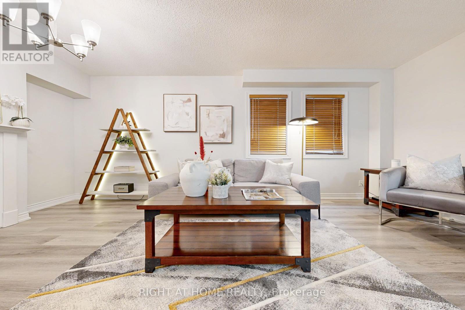 38 Rosanna Crescent, Vaughan, Ontario  L6A 2T3 - Photo 5 - N12768130