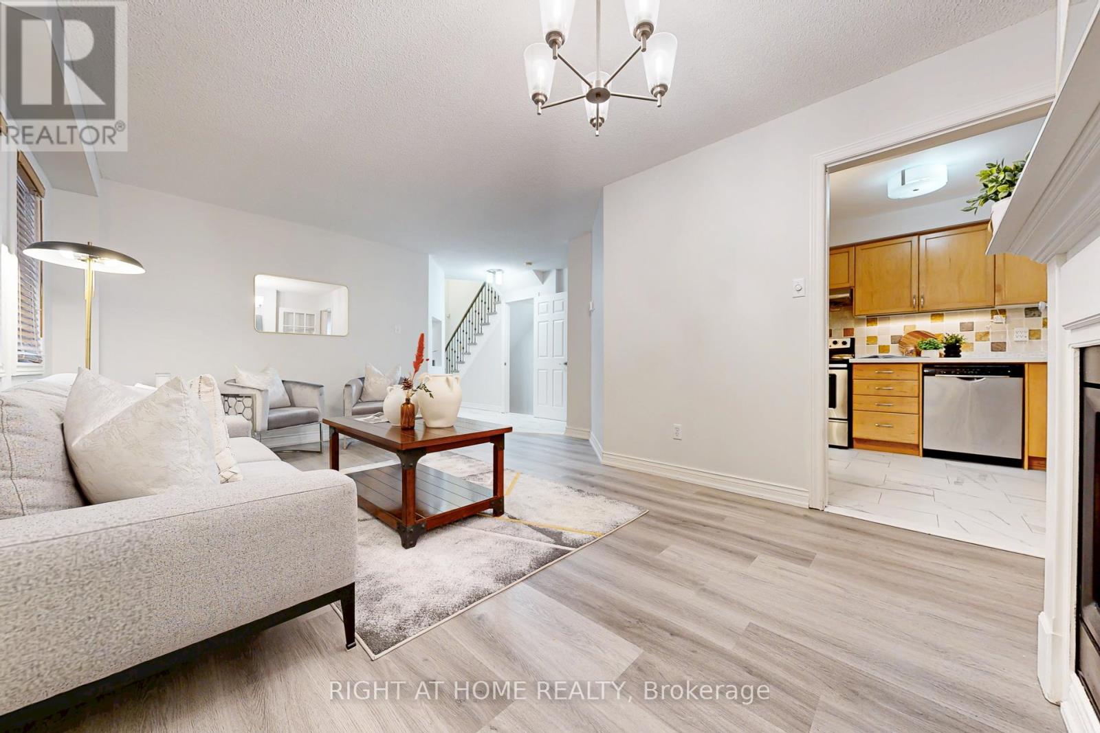 38 Rosanna Crescent, Vaughan, Ontario  L6A 2T3 - Photo 6 - N12768130