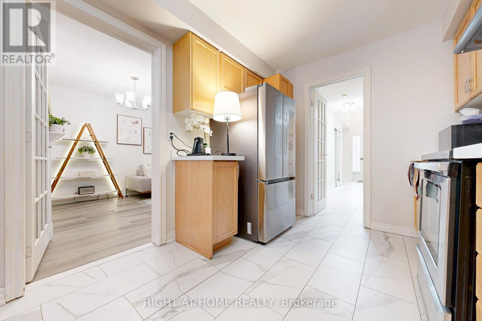 38 Rosanna Crescent, Vaughan, Ontario  L6A 2T3 - Photo 9 - N12768130