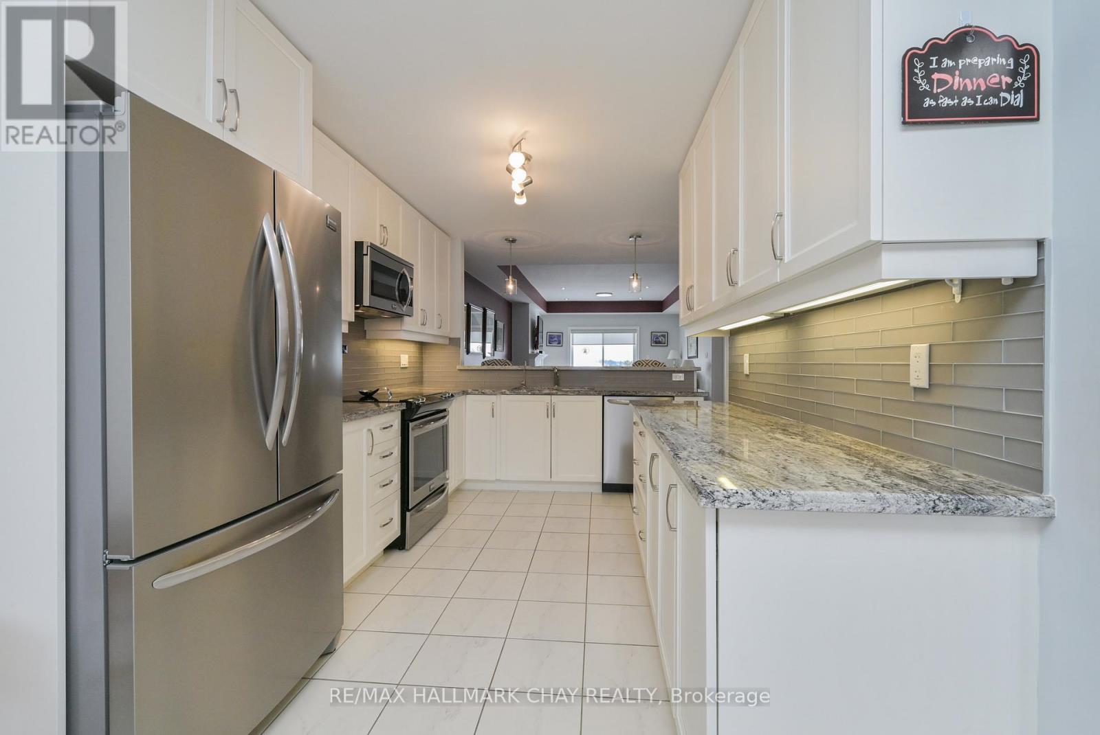 6 Upper Highland, New Tecumseth, Ontario  L9R 0K5 - Photo 4 - N12768136