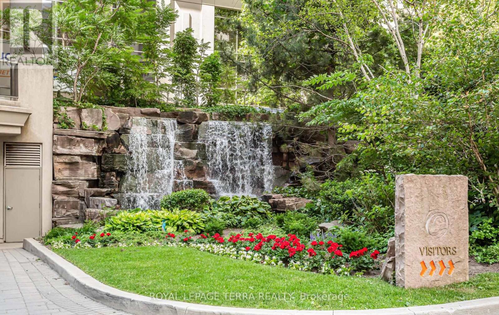 430 - 3888 Duke Of York Boulevard, Mississauga, Ontario  L5B 4P5 - Photo 2 - W12768122