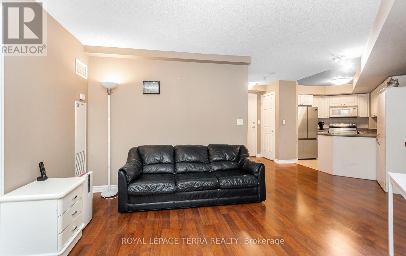 430 - 3888 Duke Of York Boulevard, Mississauga, Ontario  L5B 4P5 - Photo 4 - W12768122