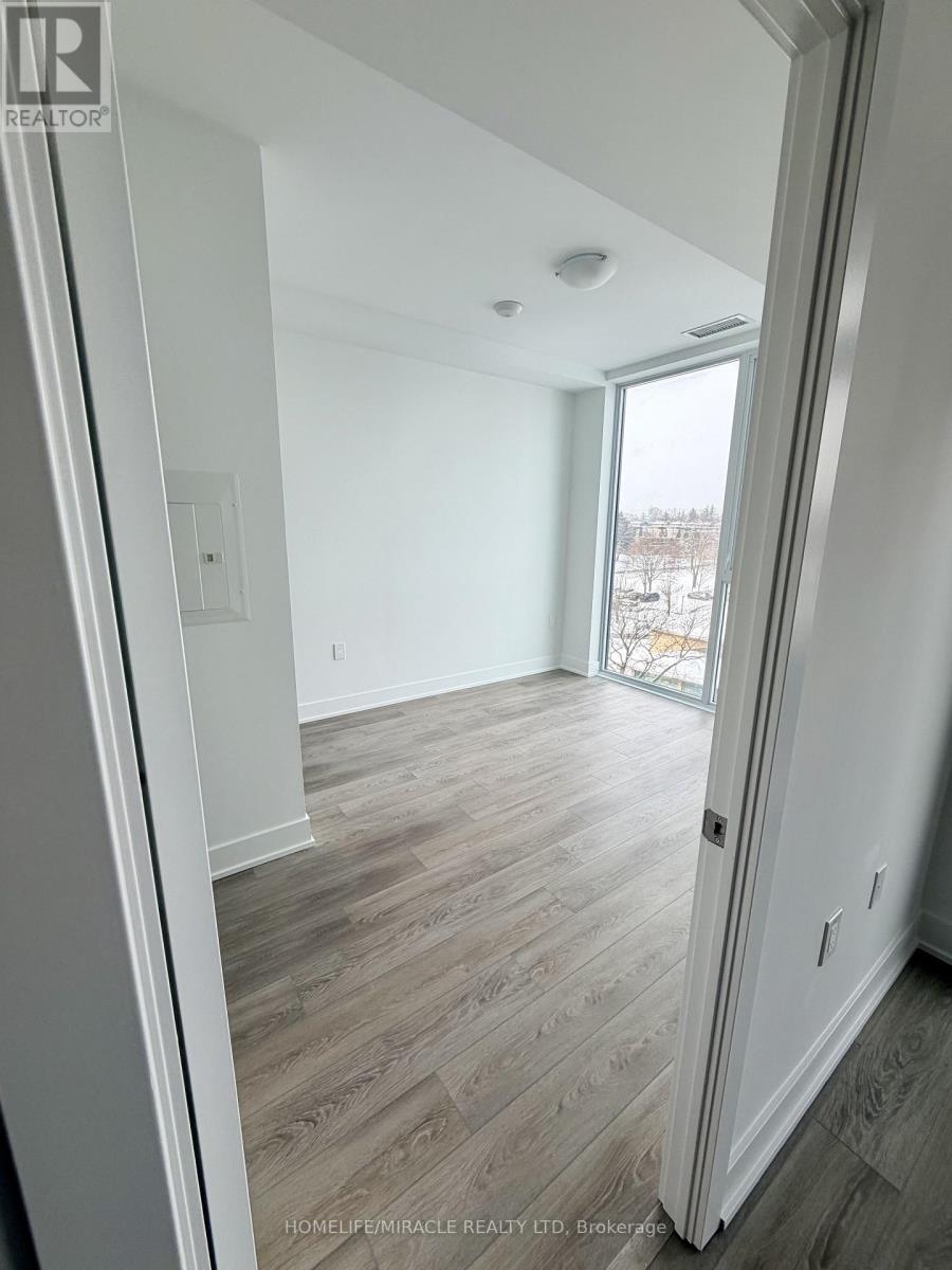 401 - 2088 James Street, Burlington, Ontario  L7R 0H2 - Photo 2 - W12768134