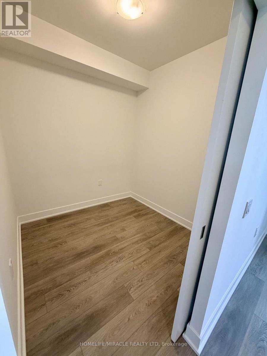 401 - 2088 James Street, Burlington, Ontario  L7R 0H2 - Photo 4 - W12768134