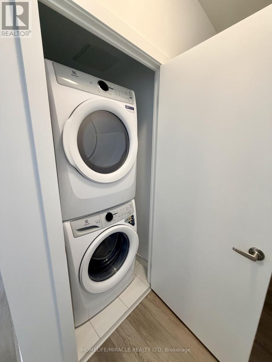 401 - 2088 James Street, Burlington, Ontario  L7R 0H2 - Photo 8 - W12768134