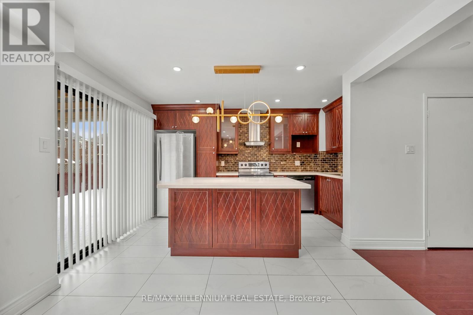 93 Gatesgill Street, Brampton, Ontario  L6X 3T1 - Photo 12 - W12768140