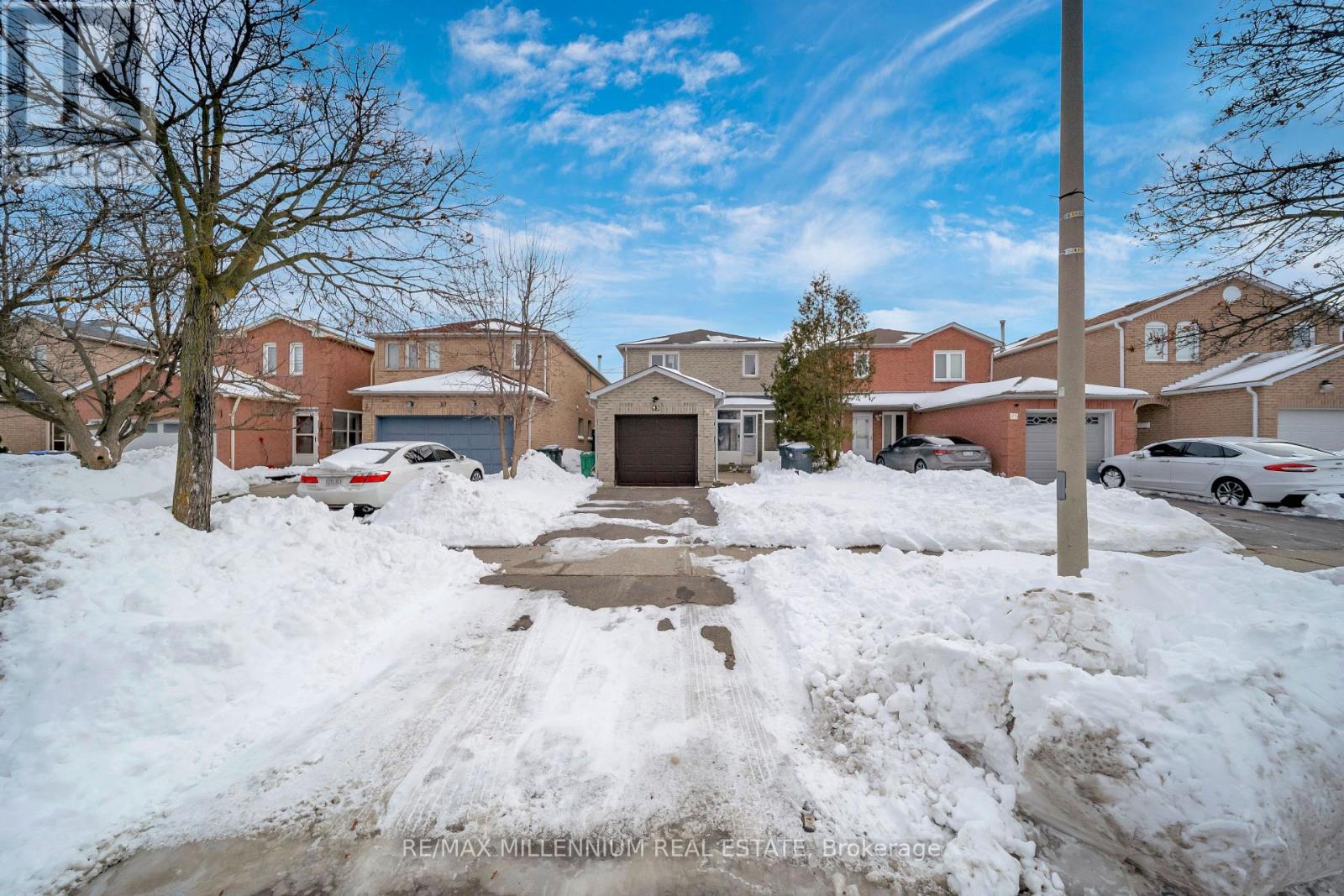 93 Gatesgill Street, Brampton, Ontario  L6X 3T1 - Photo 2 - W12768140