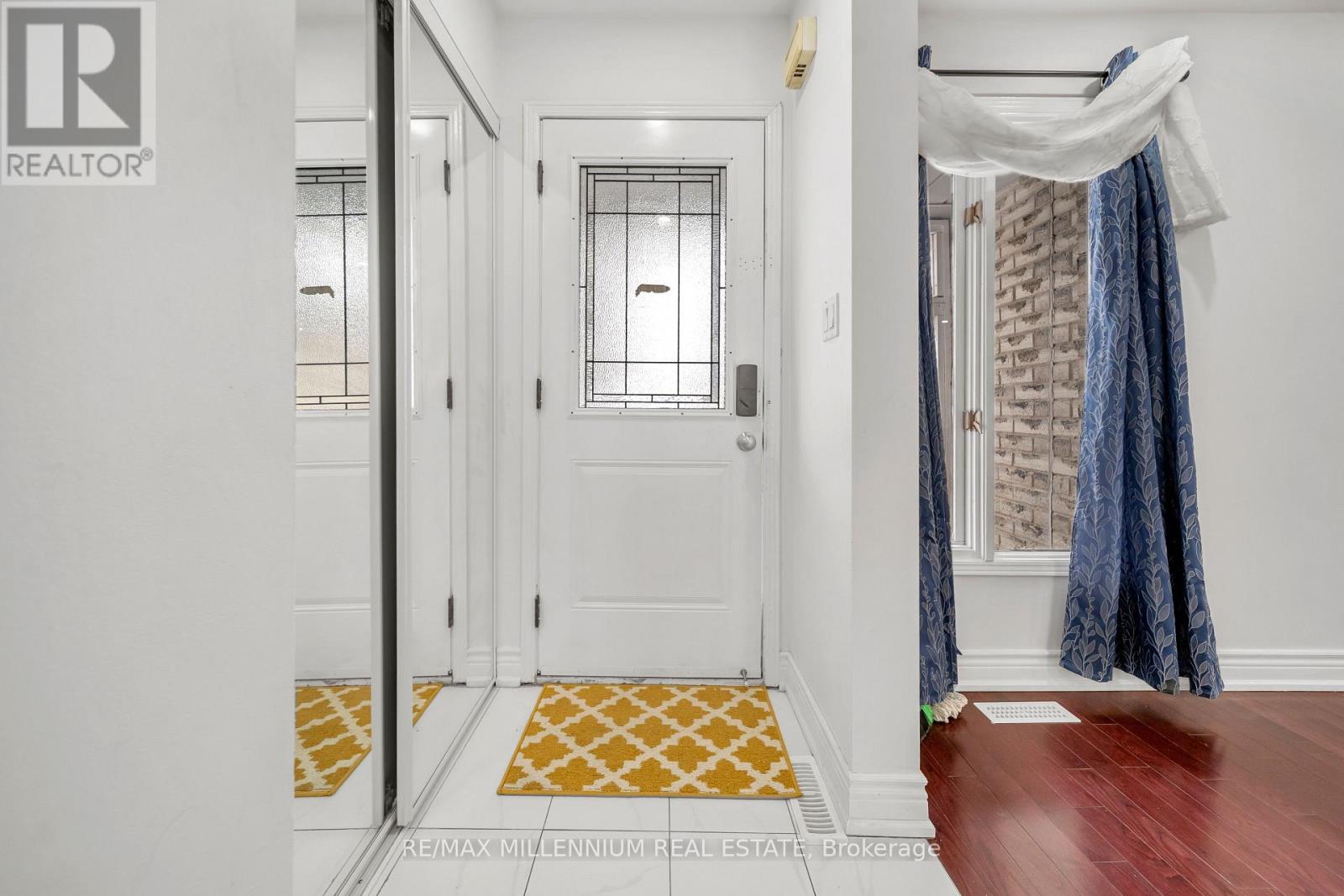 93 Gatesgill Street, Brampton, Ontario  L6X 3T1 - Photo 4 - W12768140