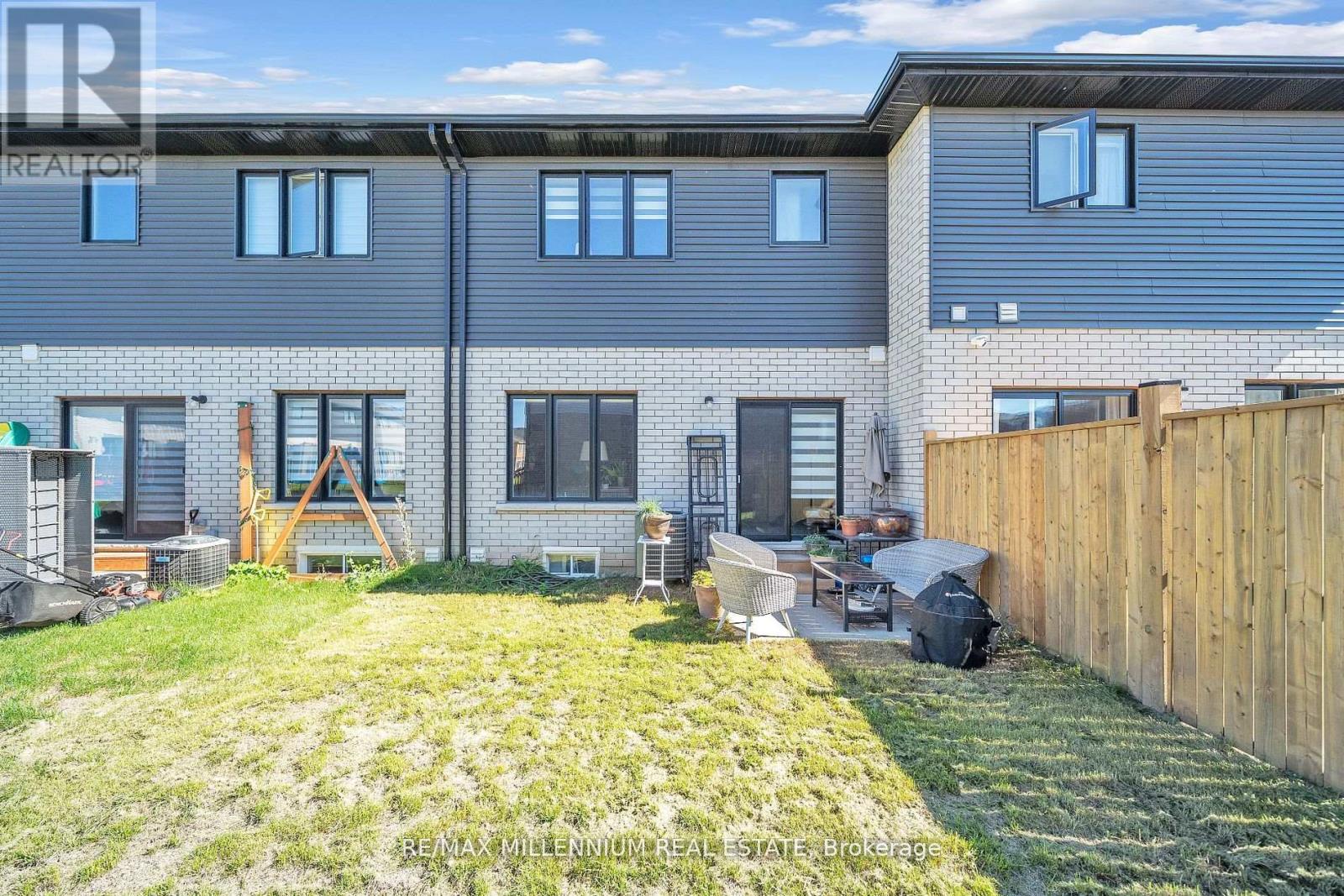 172 Klager Avenue, Pelham (Fonthill), Ontario  L0S 1E1 - Photo 8 - X12768126