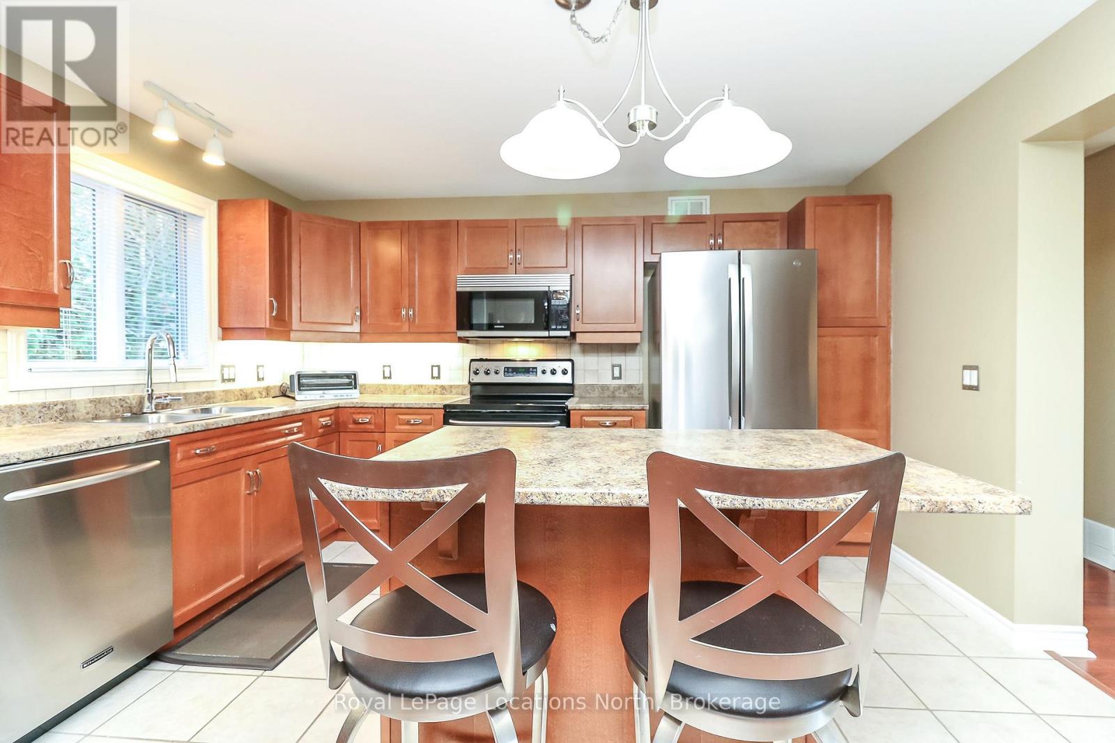 24 Kentucky Avenue, Wasaga Beach, Ontario  L9Z 3A8 - Photo 21 - S12568888