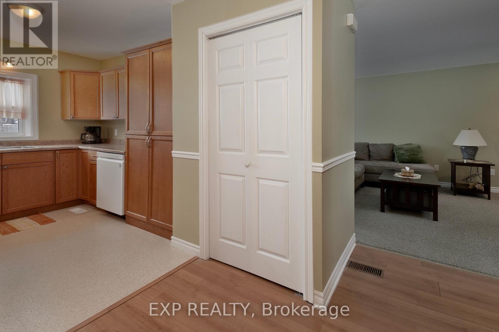 141 Dyer Street, Central Elgin, Ontario  N0L 1B0 - Photo 11 - X12768214