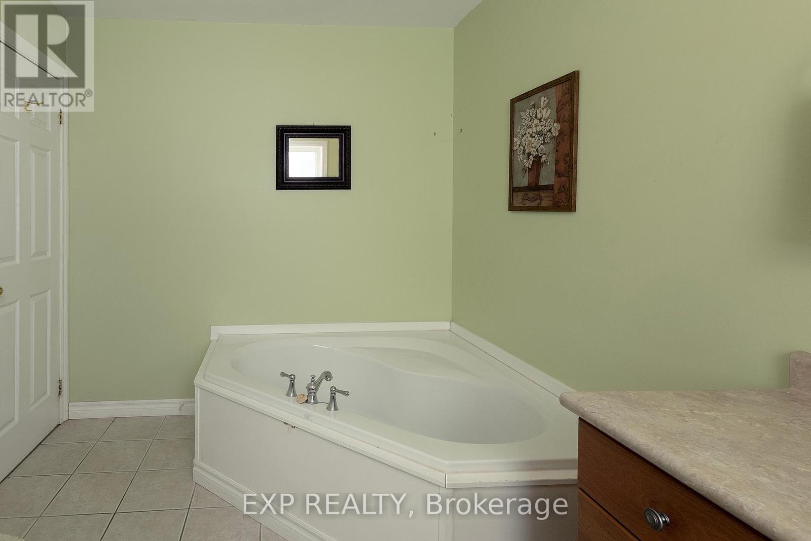 141 Dyer Street, Central Elgin, Ontario  N0L 1B0 - Photo 23 - X12768214