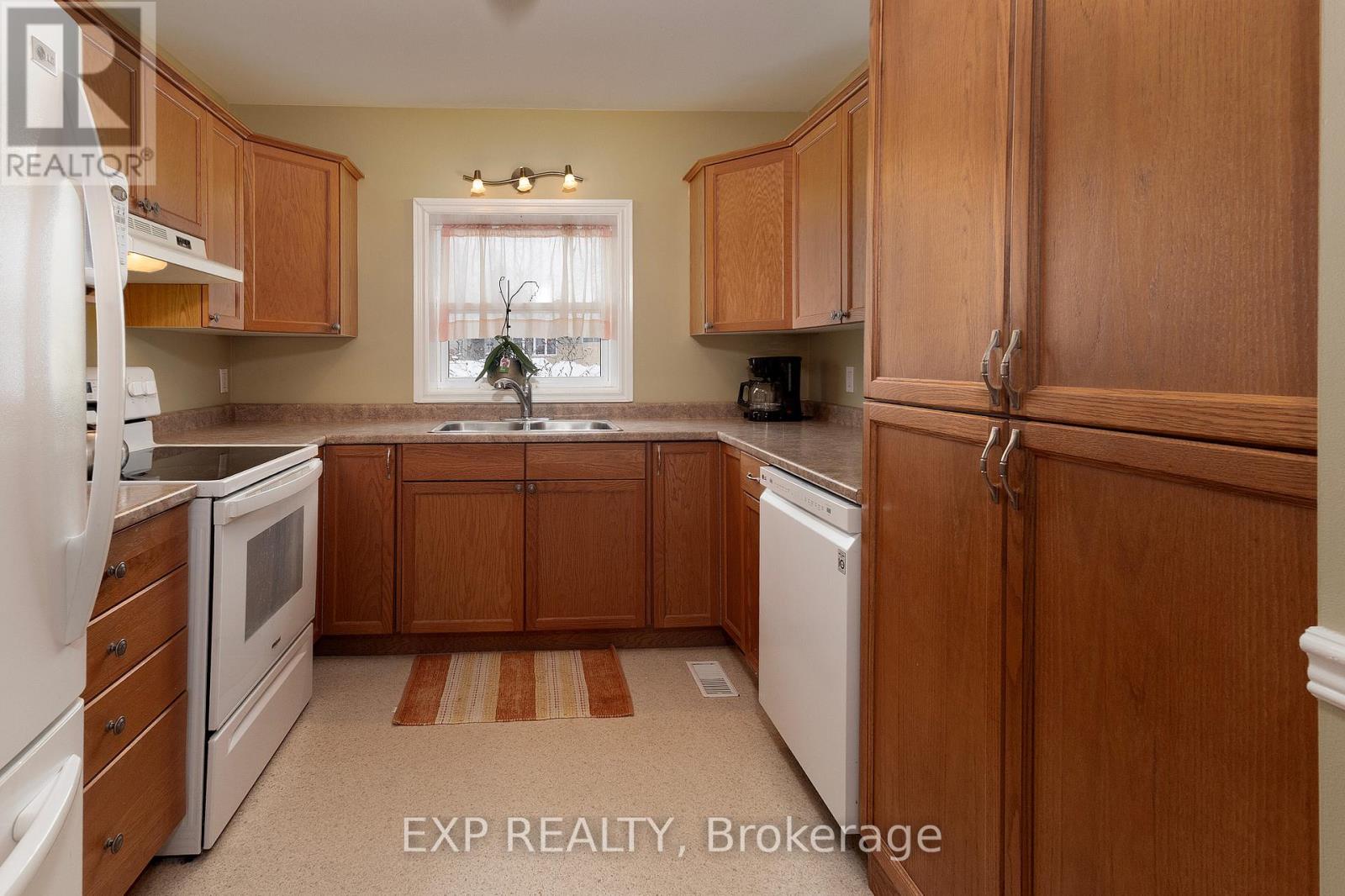 141 Dyer Street, Central Elgin, Ontario  N0L 1B0 - Photo 8 - X12768214