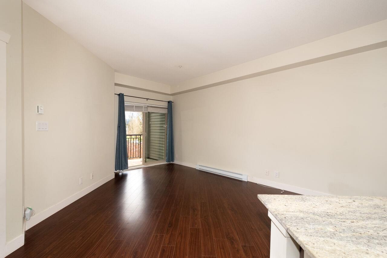 208 13468 King George Boulevard, Surrey, British Columbia  V3T 0H5 - Photo 6 - R3087258