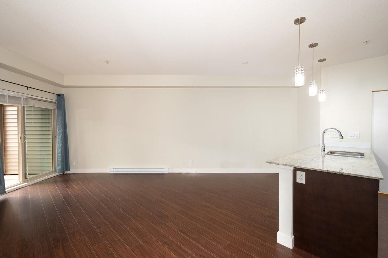 208 13468 King George Boulevard, Surrey, British Columbia  V3T 0H5 - Photo 4 - R3087258