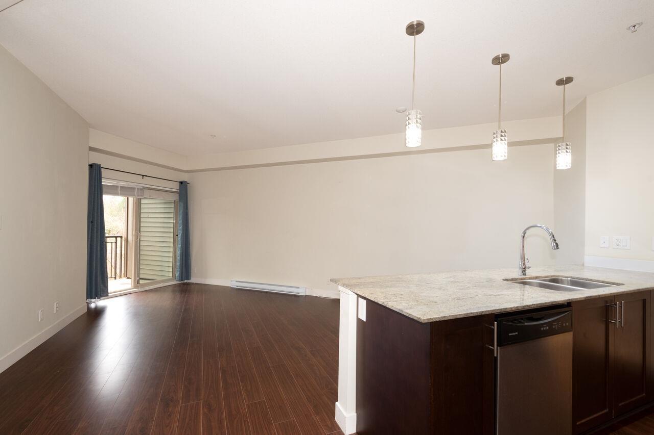 208 13468 King George Boulevard, Surrey, British Columbia  V3T 0H5 - Photo 3 - R3087258