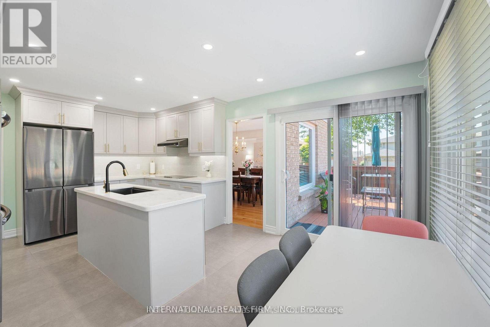 660 Whistler Drive N, Oshawa (Northglen), Ontario  L1J 7N7 - Photo 5 - E12768174