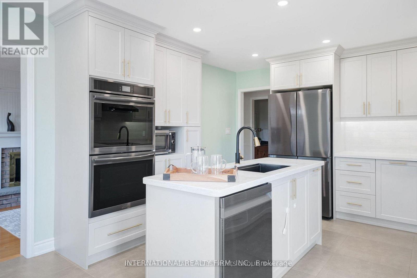 660 Whistler Drive N, Oshawa (Northglen), Ontario  L1J 7N7 - Photo 6 - E12768174