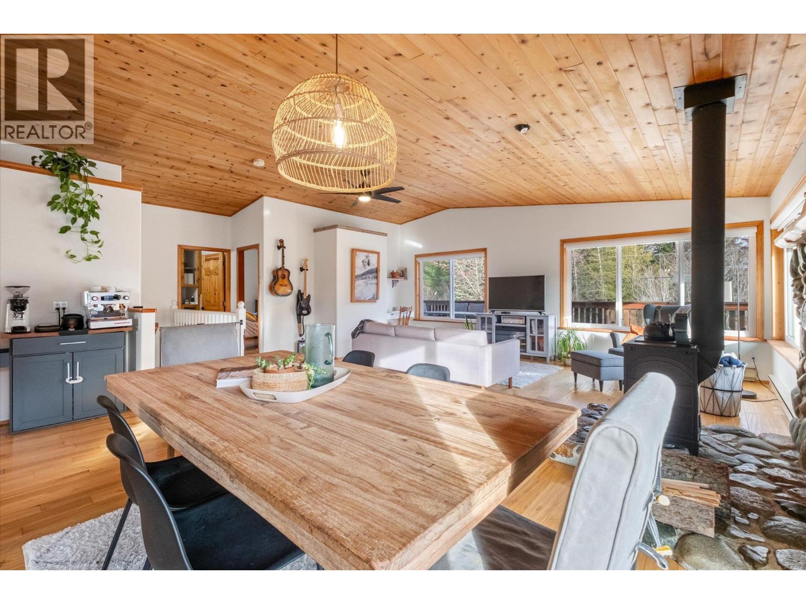 7407 Harrow Road, Pemberton, British Columbia  V0N 2L0 - Photo 14 - R3086510