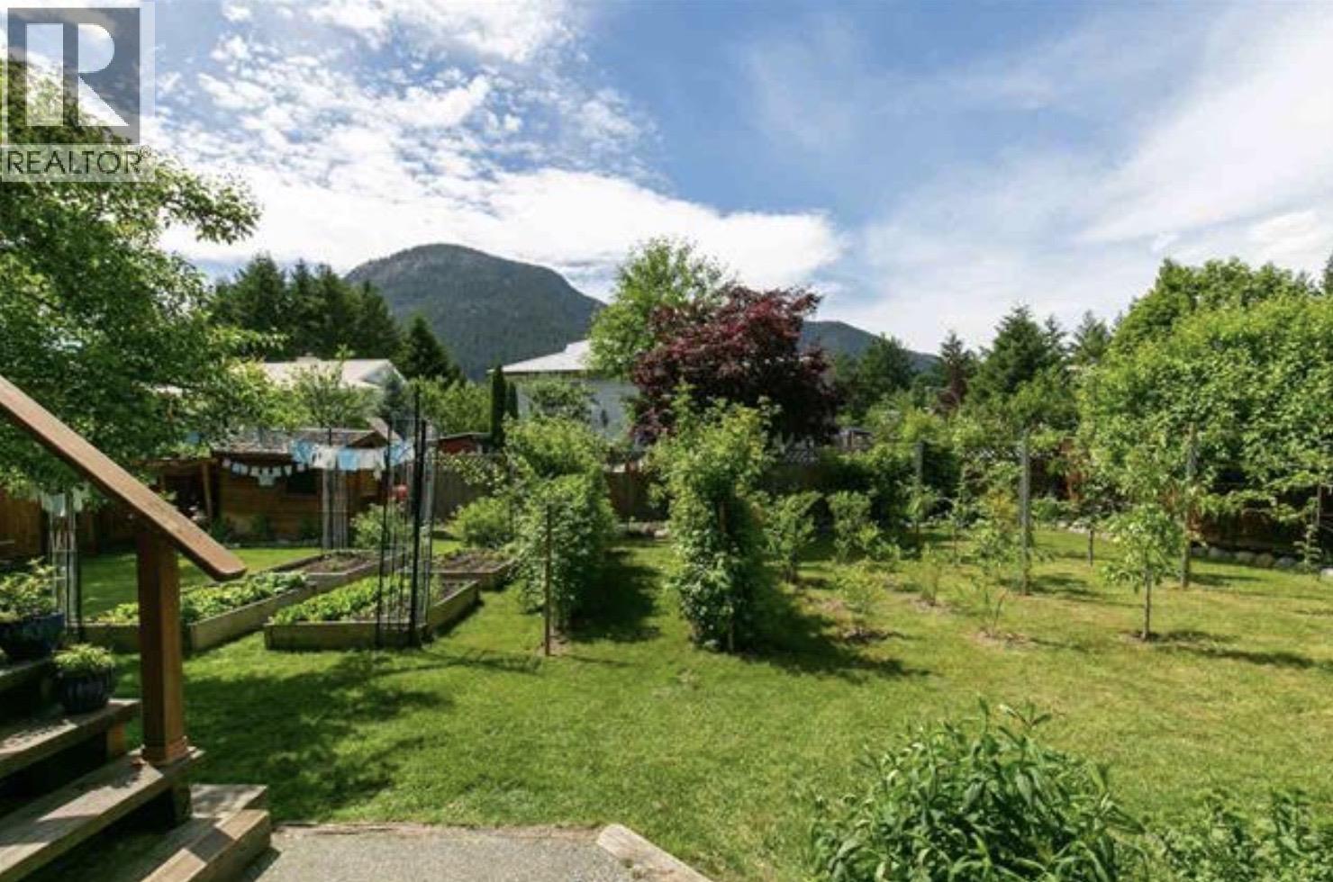 7407 Harrow Road, Pemberton, British Columbia  V0N 2L0 - Photo 5 - R3086510