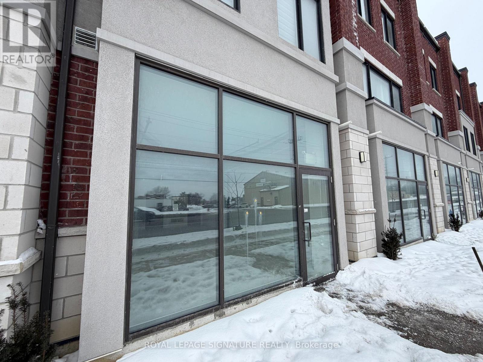 5 - 200 Dissette Street, Bradford West Gwillimbury (Bradford), Ontario  L3Z 4M2 - Photo 2 - N12768164