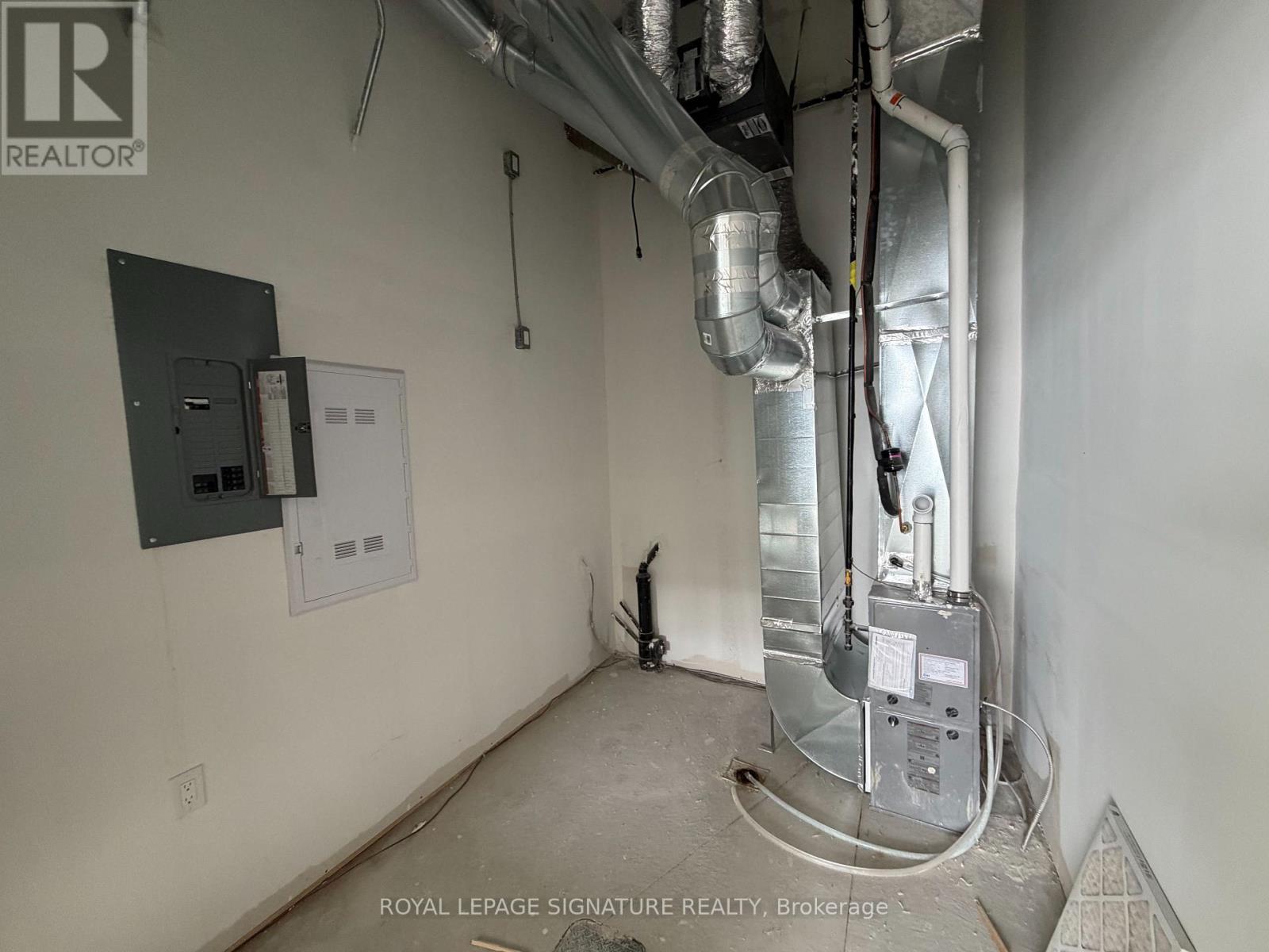 5 - 200 Dissette Street, Bradford West Gwillimbury (Bradford), Ontario  L3Z 4M2 - Photo 9 - N12768164