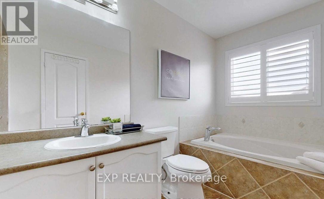 10 Birdsongs Street N, Richmond Hill, Ontario  L4E 5C8 - Photo 14 - N12768198